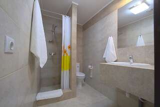 Отель Advenus Hotel Львов Номер с кроватью размера «king-size»-3